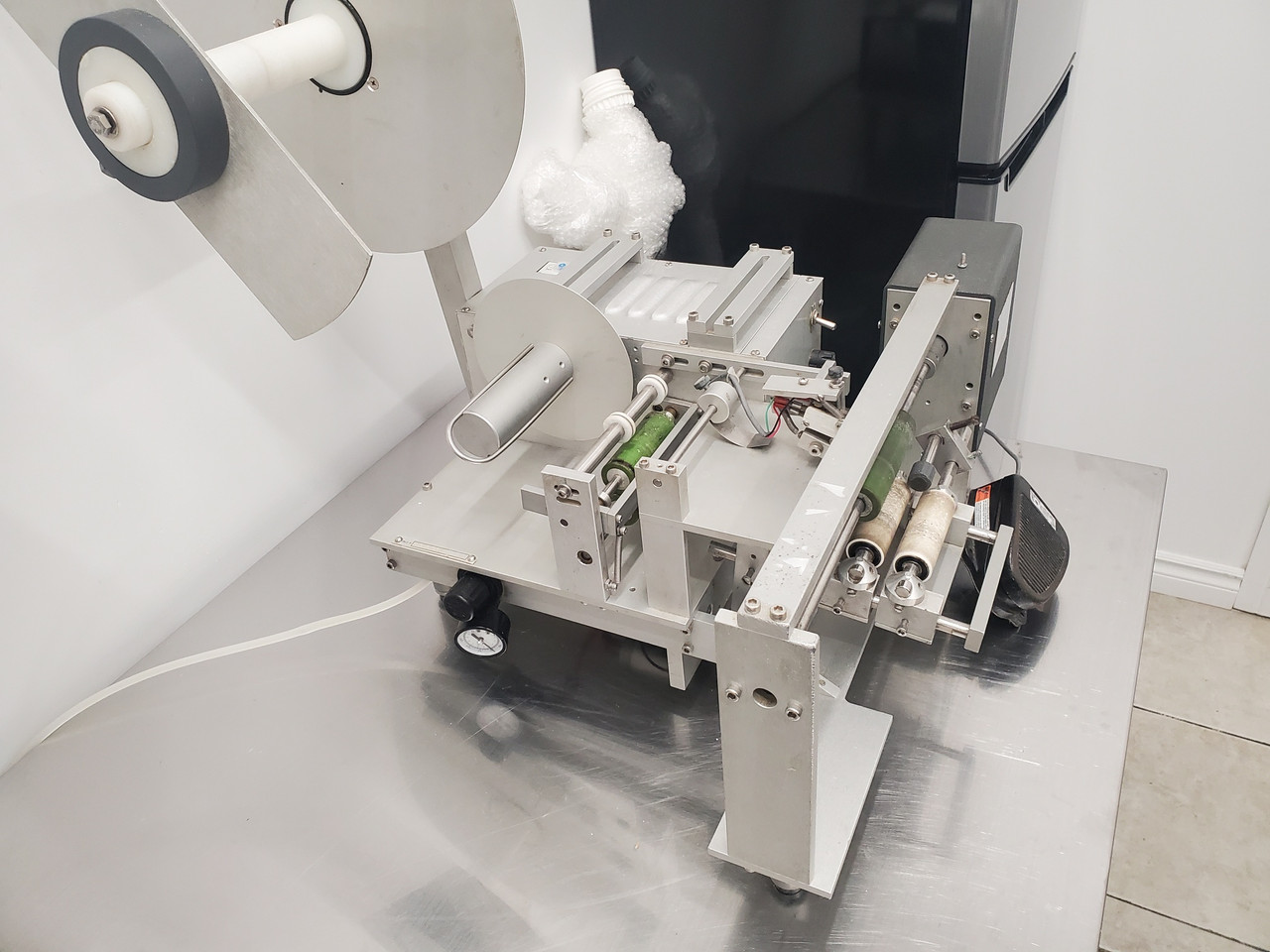 Universal semiautomatic labeler model R310 PCM SURPLUS WORLD